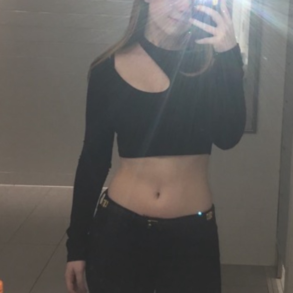 long sleeve black crop top with cut out